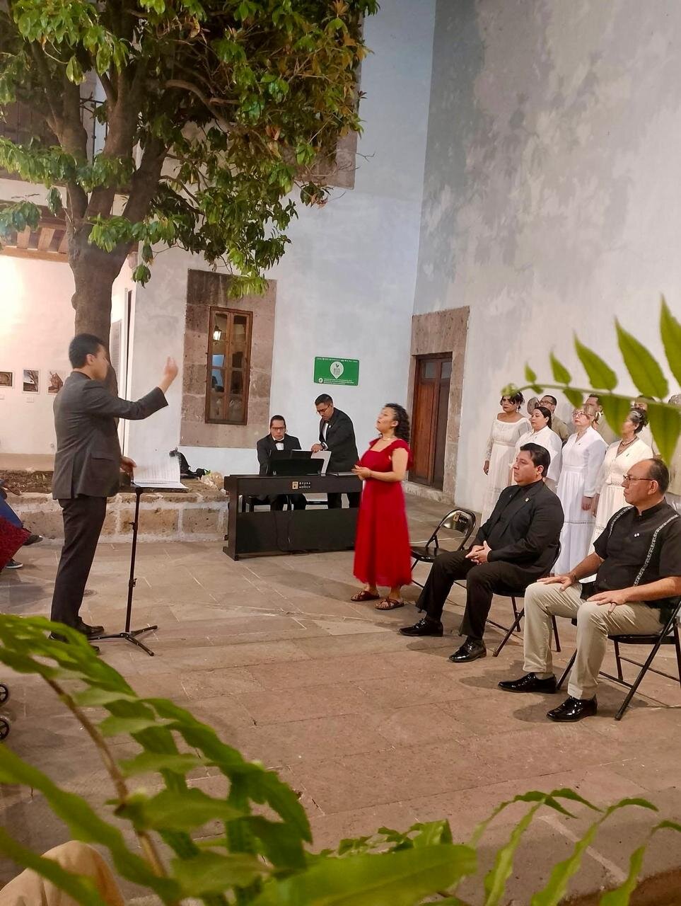 Natali Juárez canta como La Mulata en su debut profesional