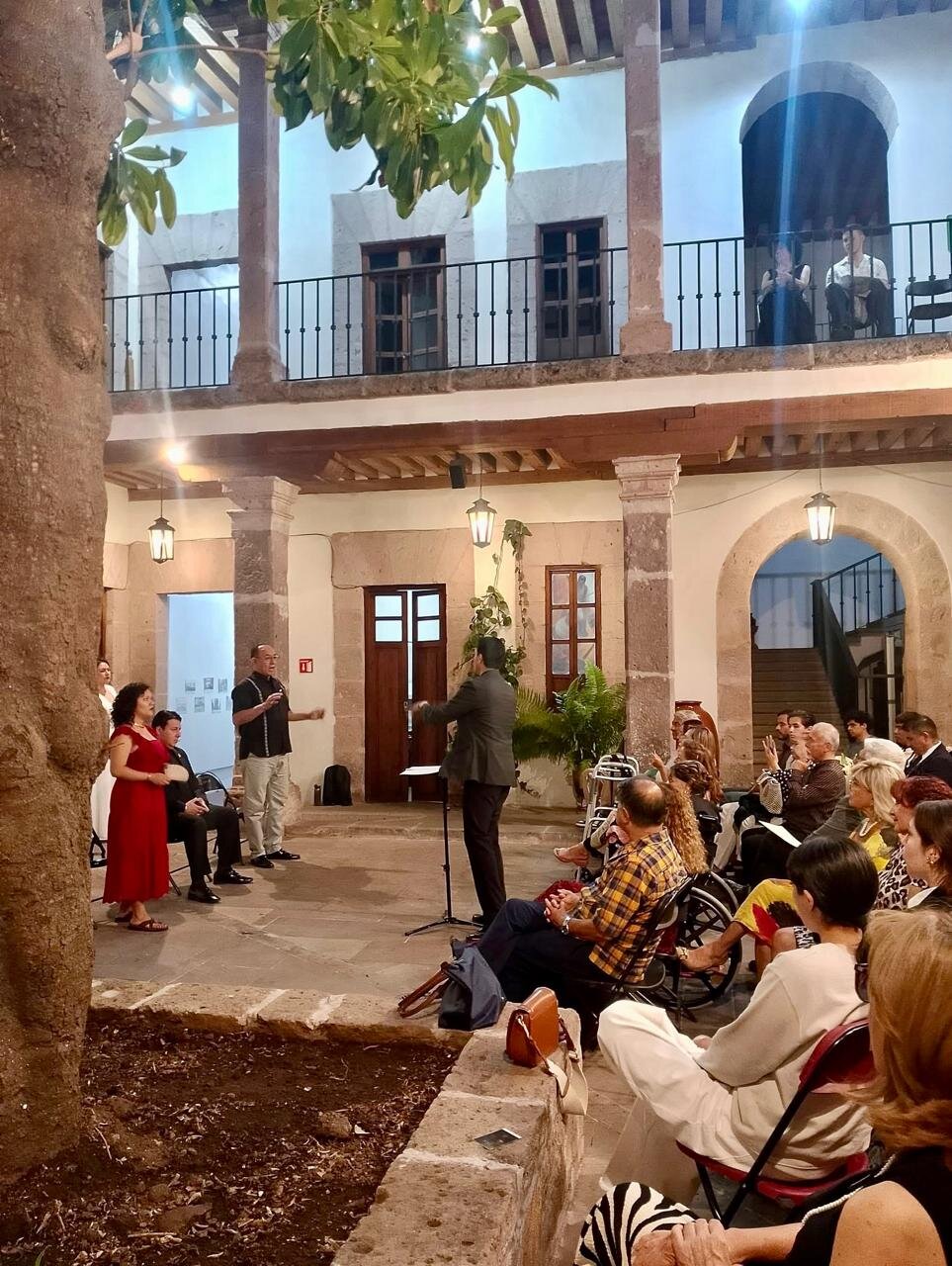 Patio del Museo del Estado en plena función